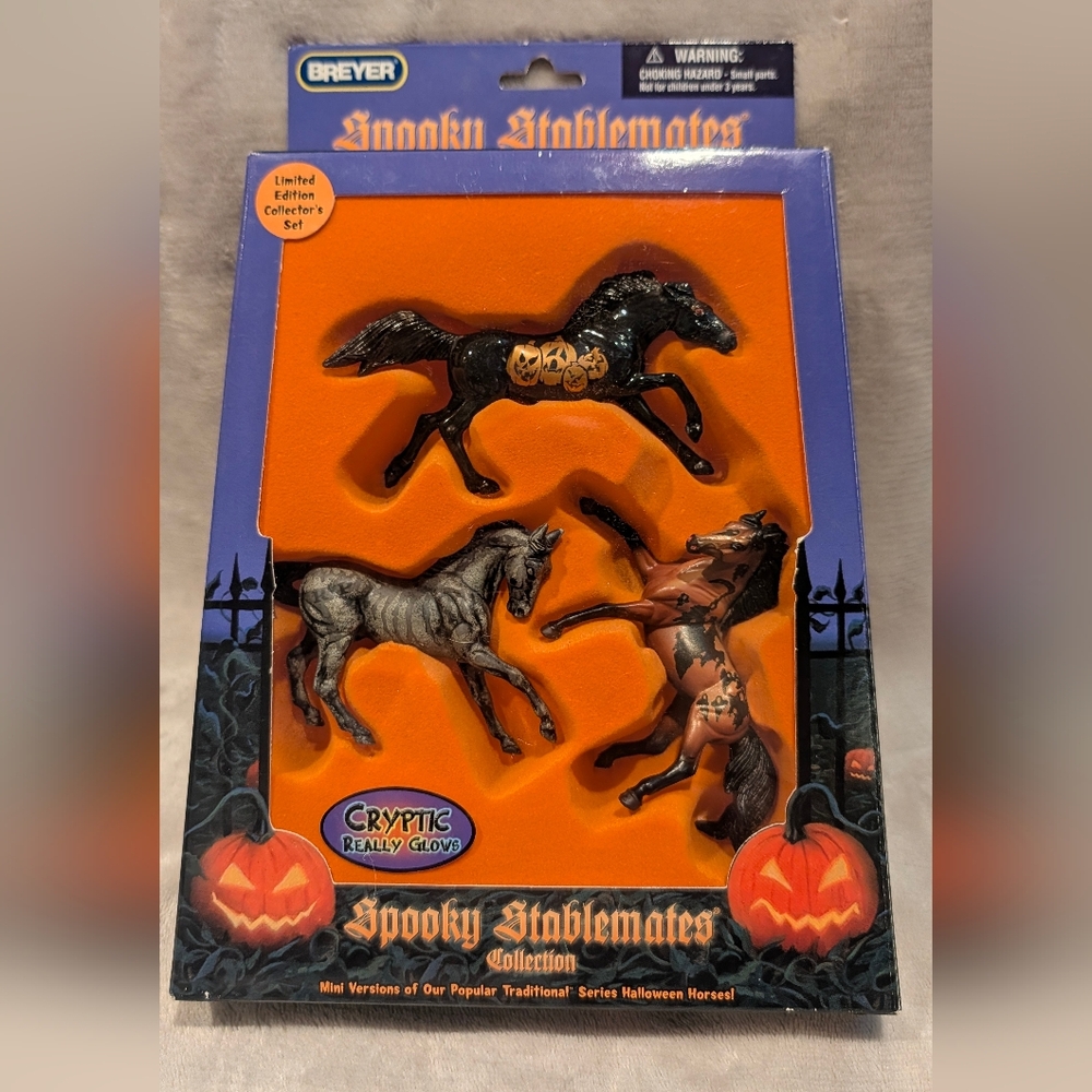 Breyer Spooky Stablemates Halloween Horse Set